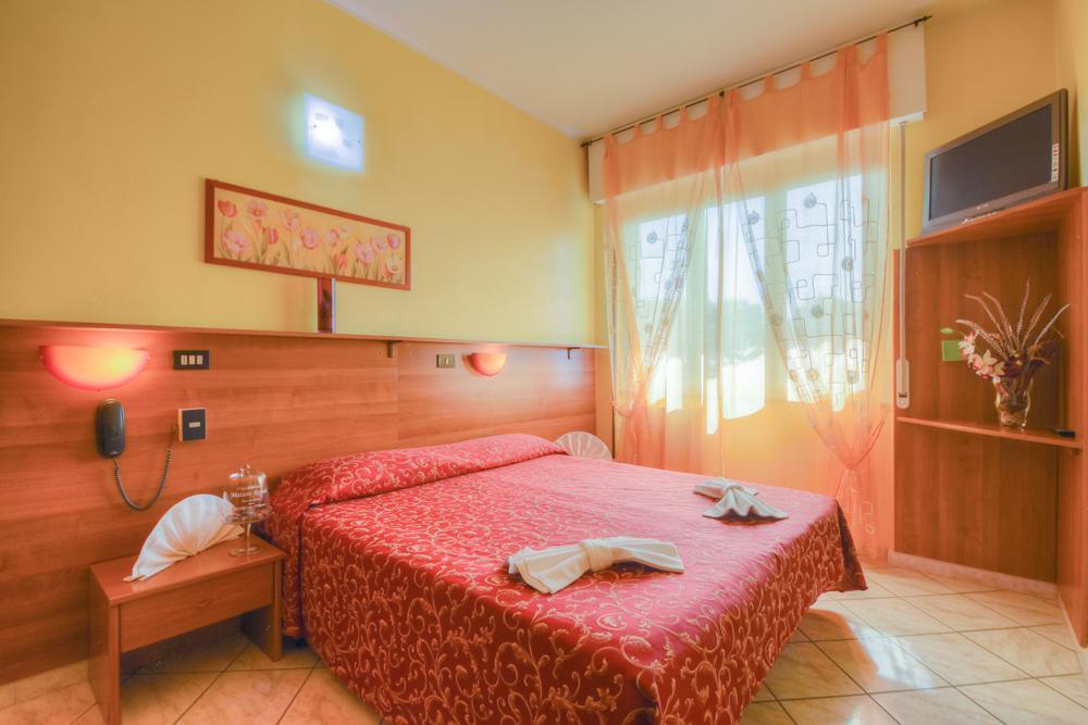 Hotel Claudia Loano Esterno foto