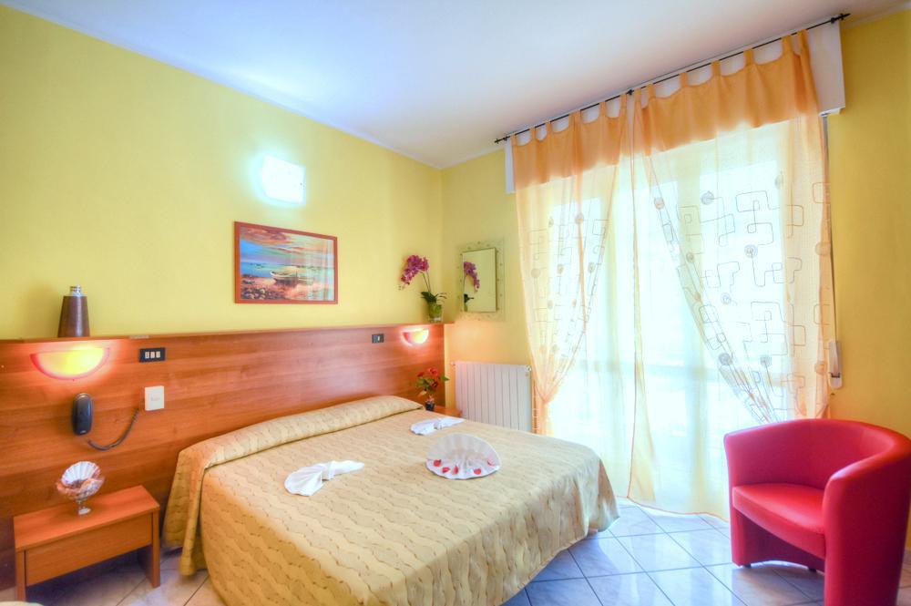 Hotel Claudia Loano Esterno foto