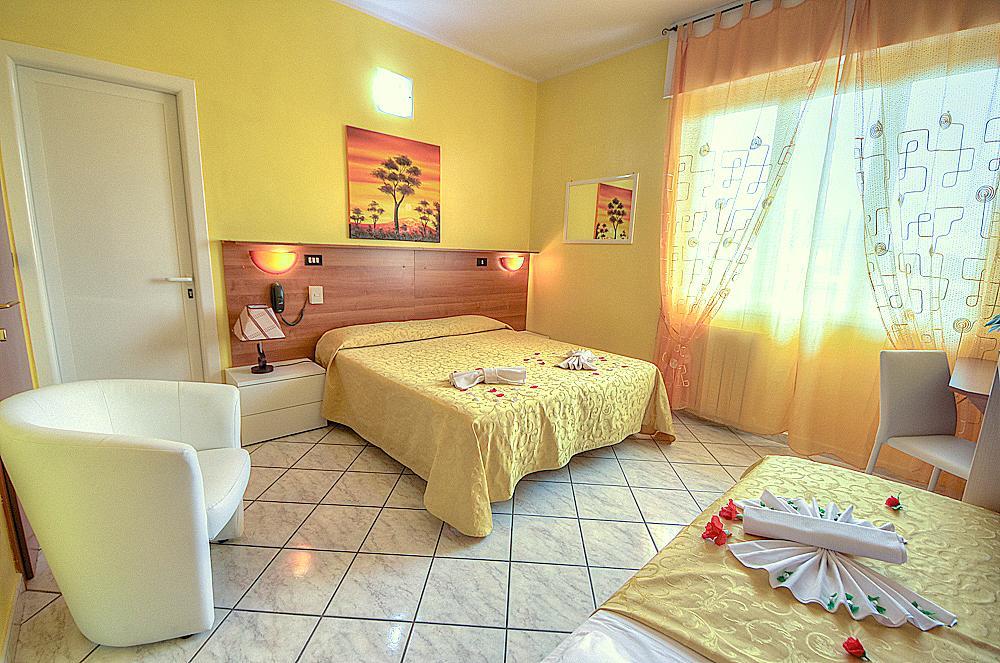 Hotel Claudia Loano Esterno foto
